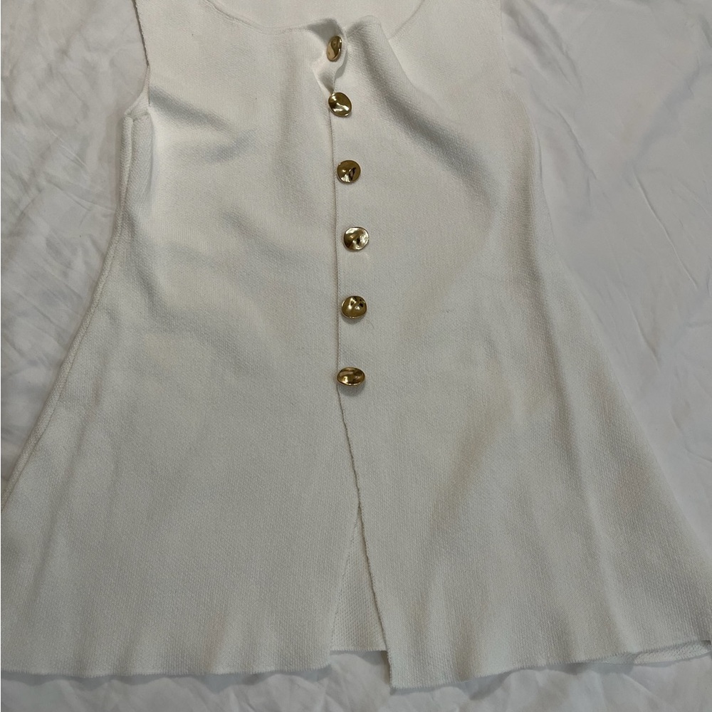 Chic White Sleeveless Knit Top with Gold Buttons
